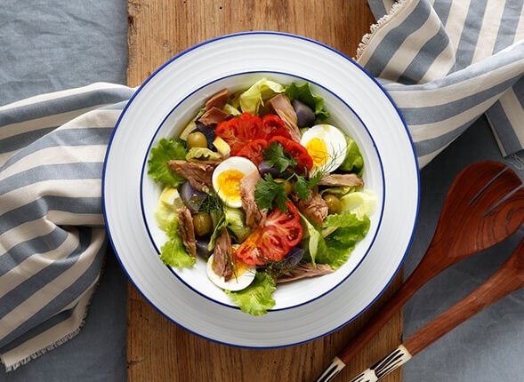Insalata estiva con filetti di tonno sott’olio