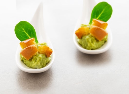 Pane alle alici con crema di avocado
