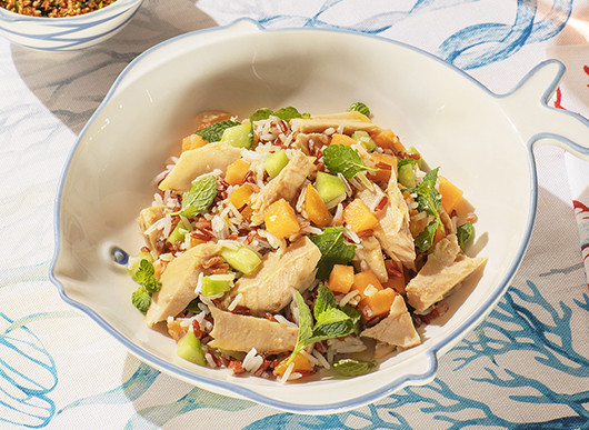 Insalata di riso con sgombro e frutta