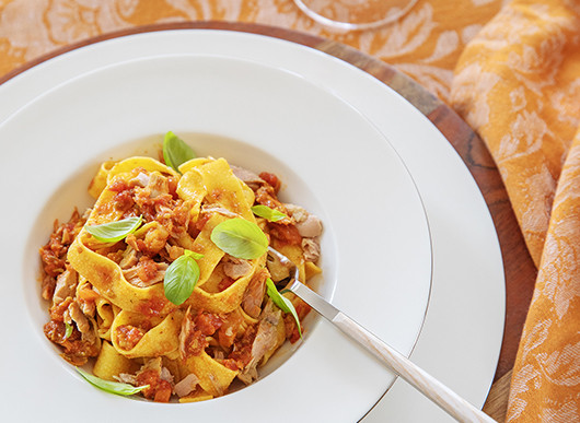 Pappardelle con ragù al tonno