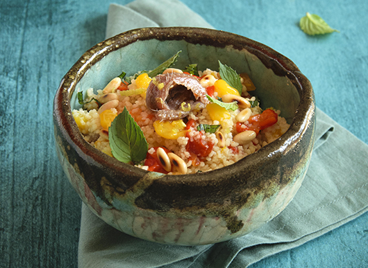 Cous cous con peperoni arrostiti e filetti di alici