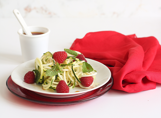 Antipasto estivo di spaghetti di zucchine con colatura di alici