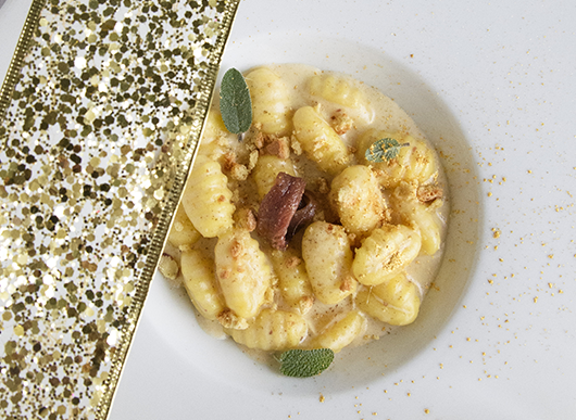 Gnocchi con crema di Alici del Cantabrico e briciole di cantucci