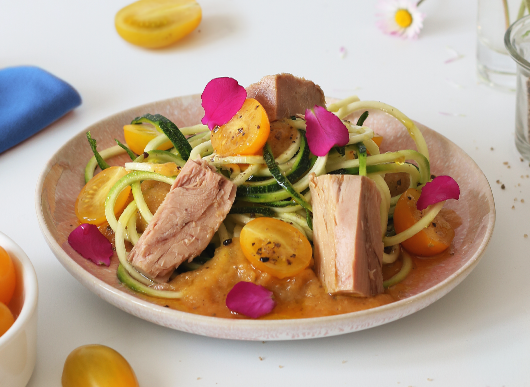 Spaghetti di zucchine con filetti di tonno al naturale