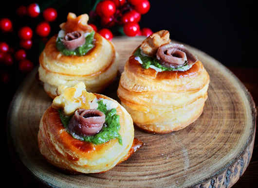 Vol-au-vent con stracciatella, crema di cime di rapa e filetti di alici Zarotti