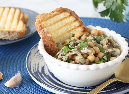 Zuppa tiepida di ceci e vongole