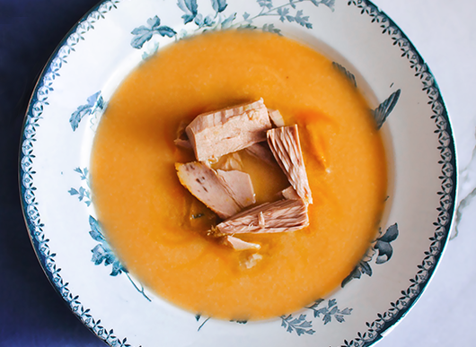 Zuppa autunnale con filetti di tonno al naturale