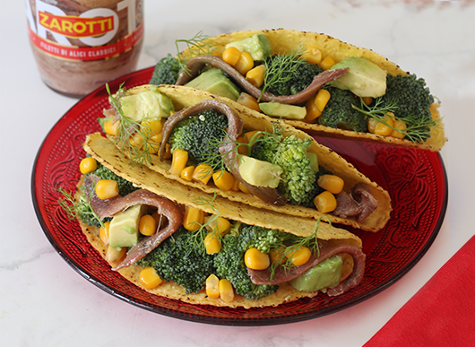 Tacos con filetti di alici in olio di oliva
